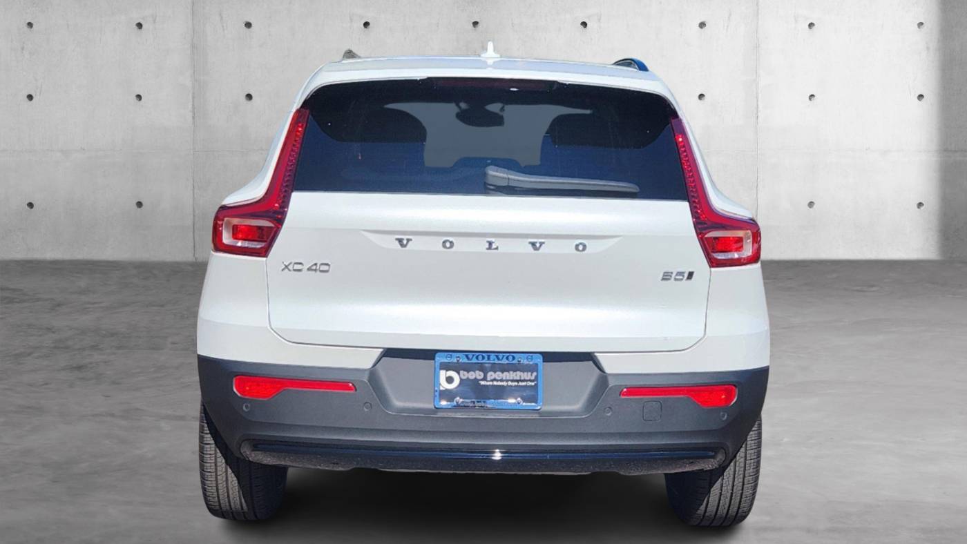 2024 volvo xc40 b5 ultimate dark theme