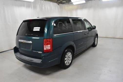 2009 chrysler town & country lx in castle, pennsylvania