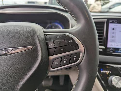 2022 chrysler pacifica touring-l in waterloo, iowa