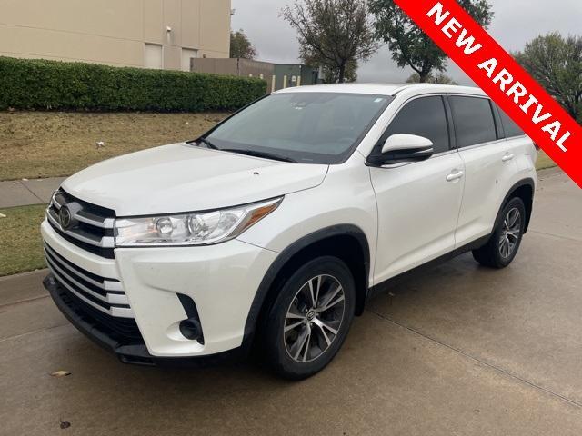 2019 toyota highlander le