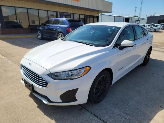 2019 ford fusion hybrid se