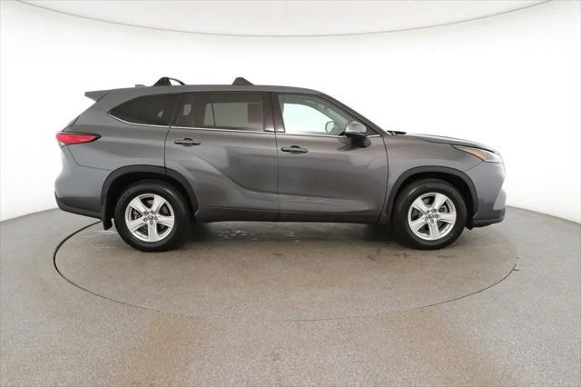 2021 toyota highlander le