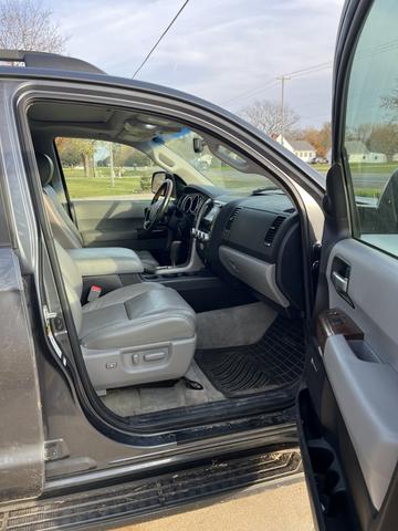2010 toyota sequoia platinum