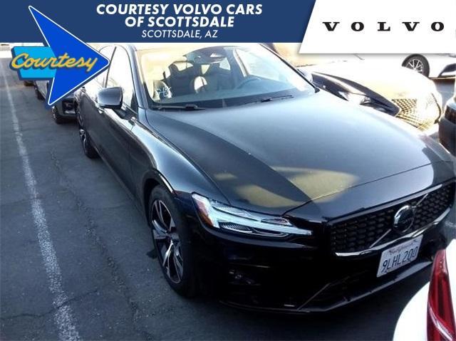 2024 volvo s60 b5 plus dark theme