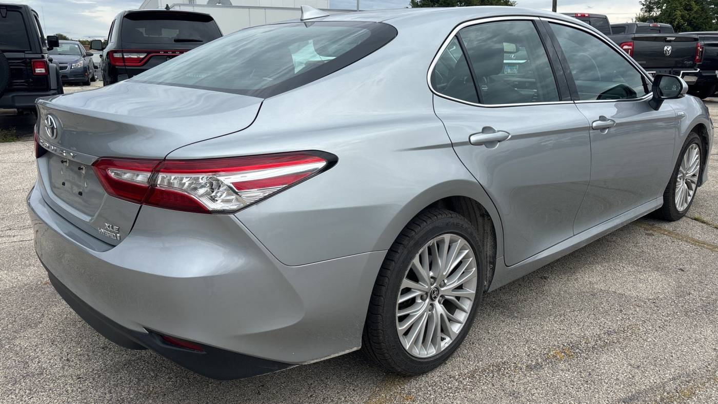 2020 toyota camry hybrid xle