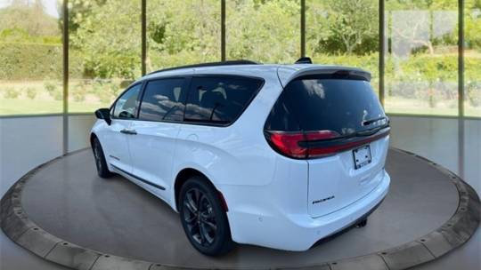 2024 Chrysler Pacifica