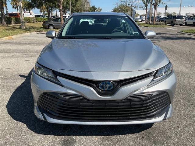 2019 toyota camry hybrid le