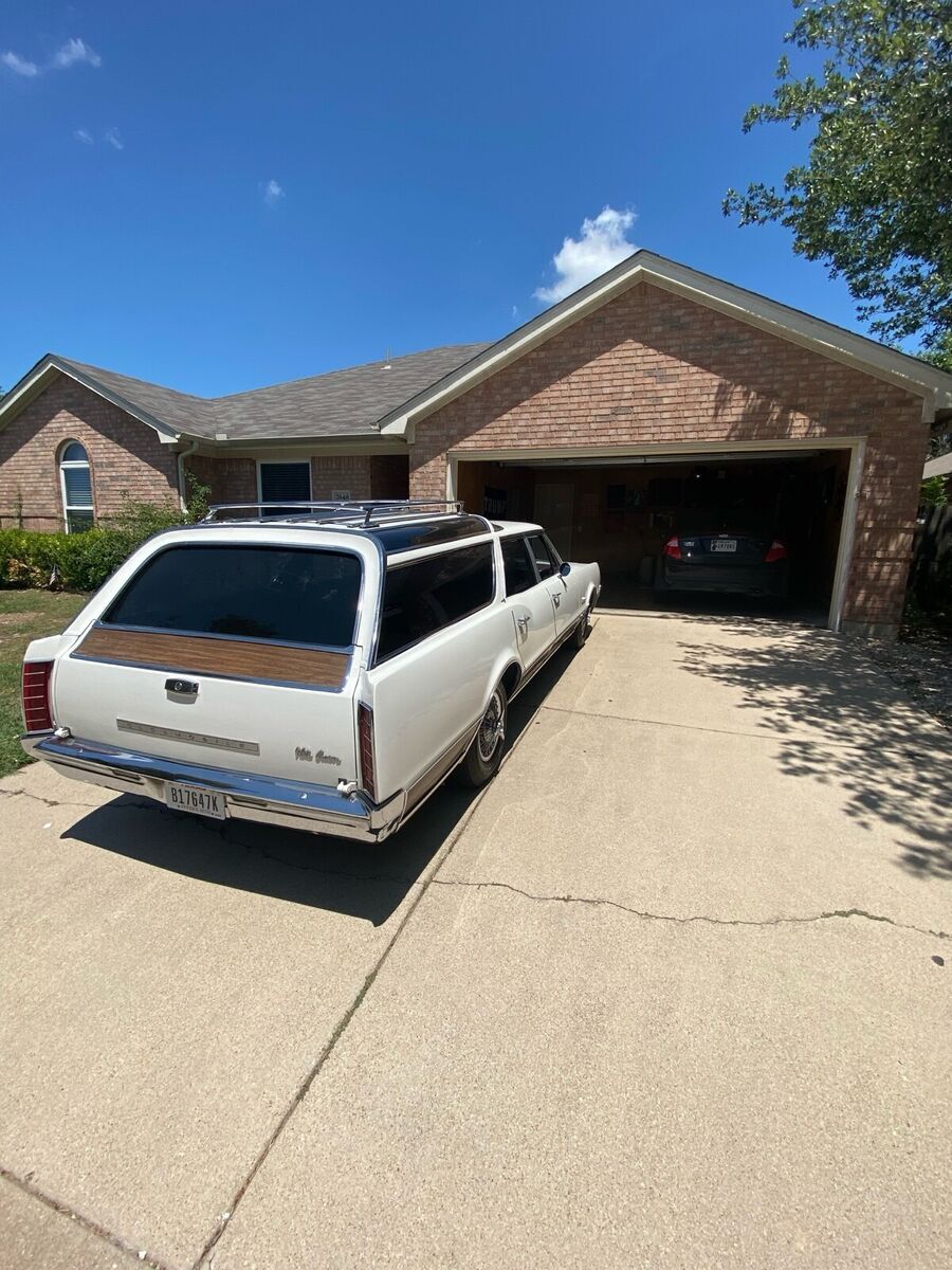 1967 oldsmobile vista cruiser white rwd automatic
