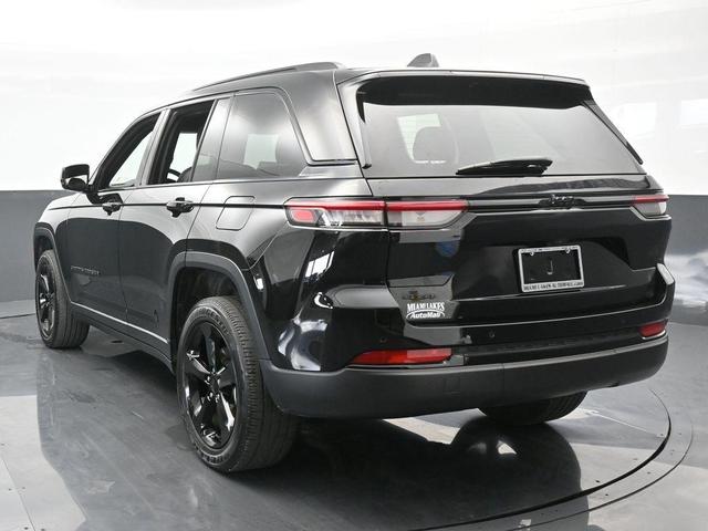 2023 jeep grand cherokee altitude