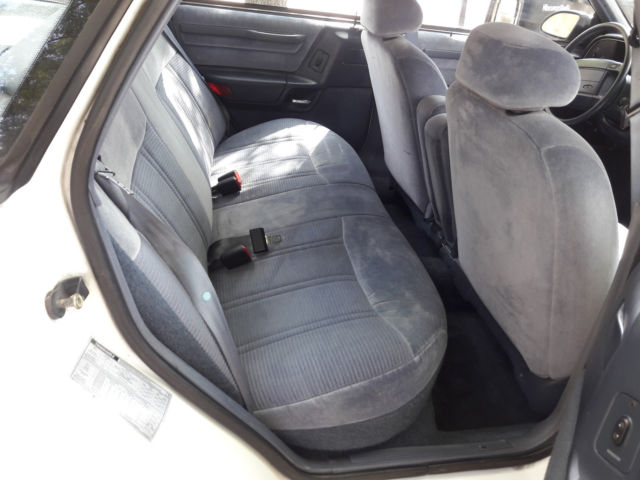 ford taurus 1991. only 67,000 miles original. goes everywhere