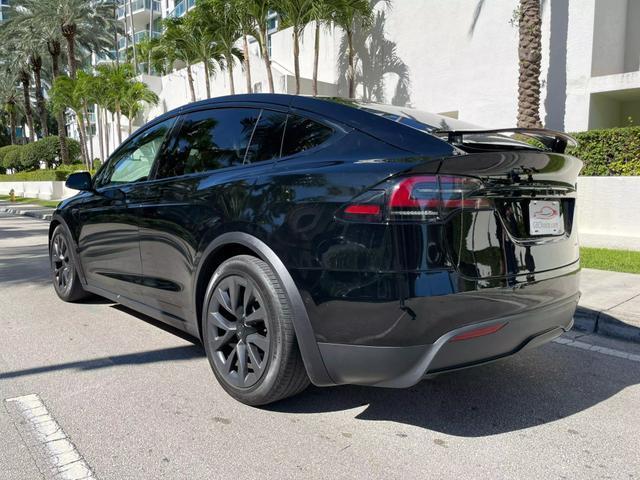 2022 tesla model x plaid