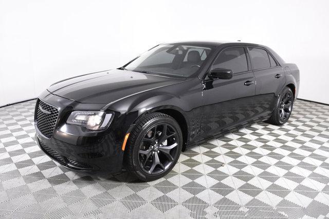 2022 chrysler 300 touring