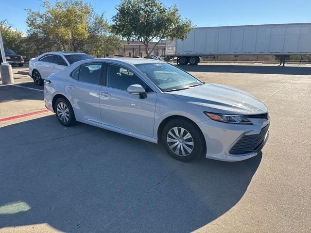 2022 toyota camry hybrid le