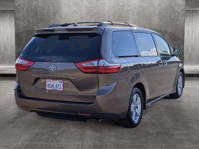 2018 toyota sienna le