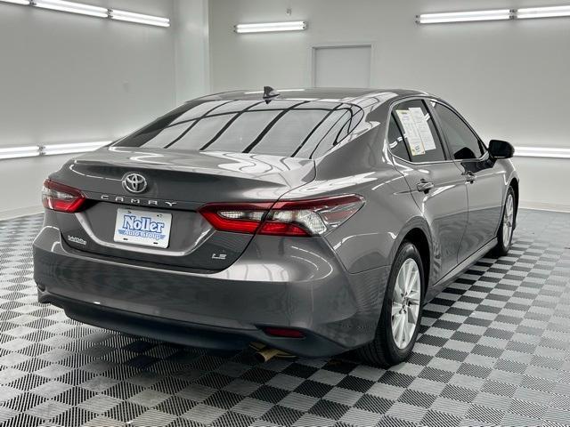2022 toyota camry le
