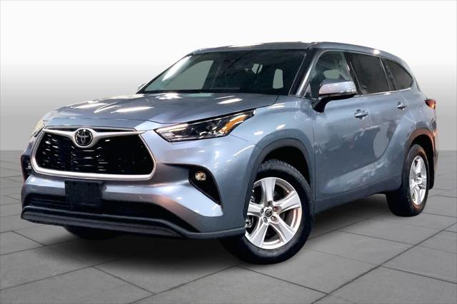2022 toyota highlander le