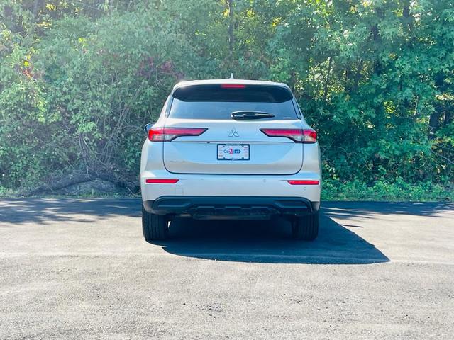 2023 mitsubishi outlander es