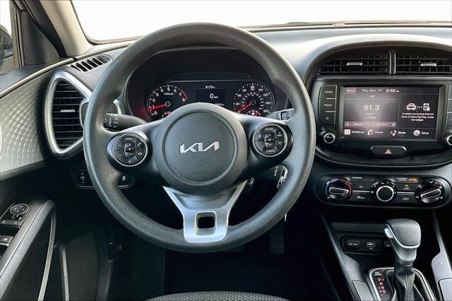 2022 kia soul lx