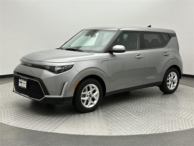 2023 kia soul lx