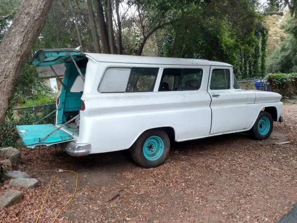 1960 gmc suburban 3 door