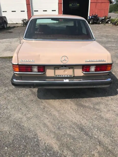 rare 1982 mercedes 300d turbo diesel, runs, drives. 198000 miles-no reserve