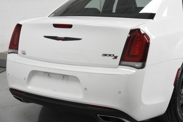 2022 chrysler 300 s