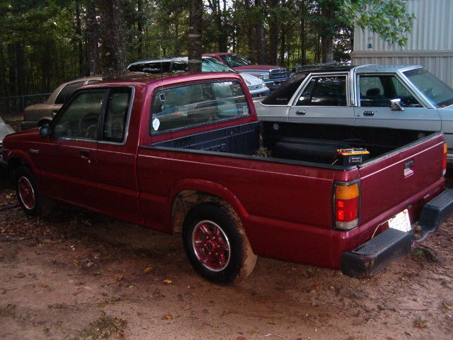 1992 mazda b 2600i se extended cab pick up*5 speed*a/c*low miles*no reserve
