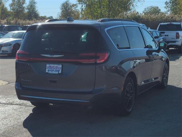 2022 chrysler pacifica touring l