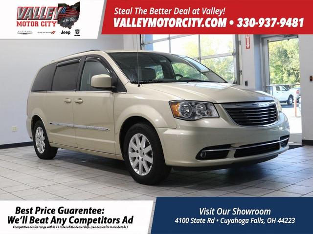 2011 chrysler town & country touring-l