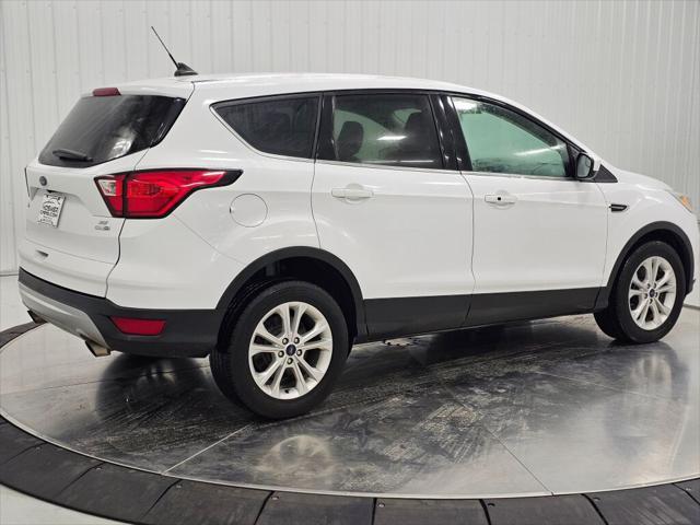 2019 ford escape se