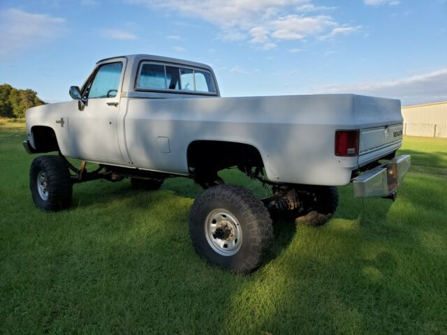 1983 chevy silverado 4x4 with a 10' lift