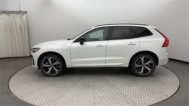 2022 volvo xc60 recharge plug-in hybrid t8 r-design