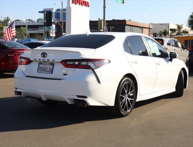 2022 toyota camry se