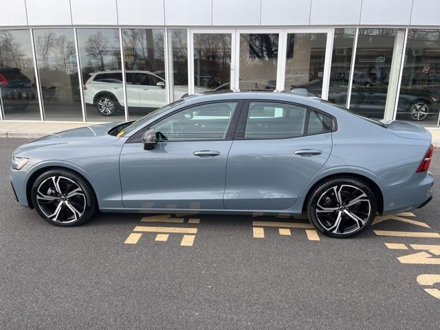 2024 volvo s60 b5 plus dark theme