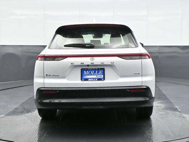 2025 toyota crown signia xle