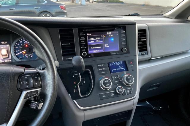 2020 toyota sienna le