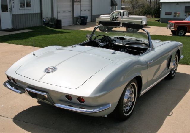 1962 corvette 327ci 340hp 4 speed 2 tops sateen silver on black