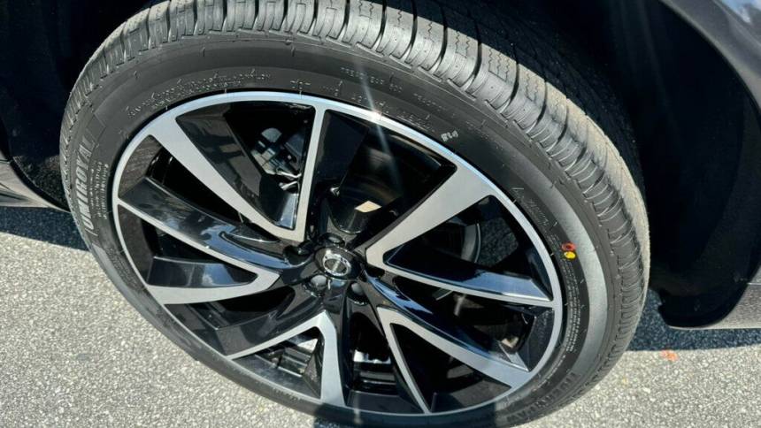 2022 volvo xc90 t6 momentum 7-passenger