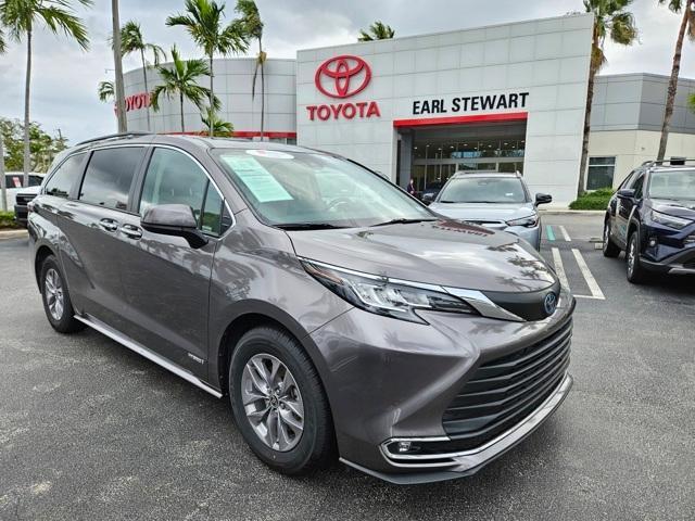 2021 toyota sienna xle