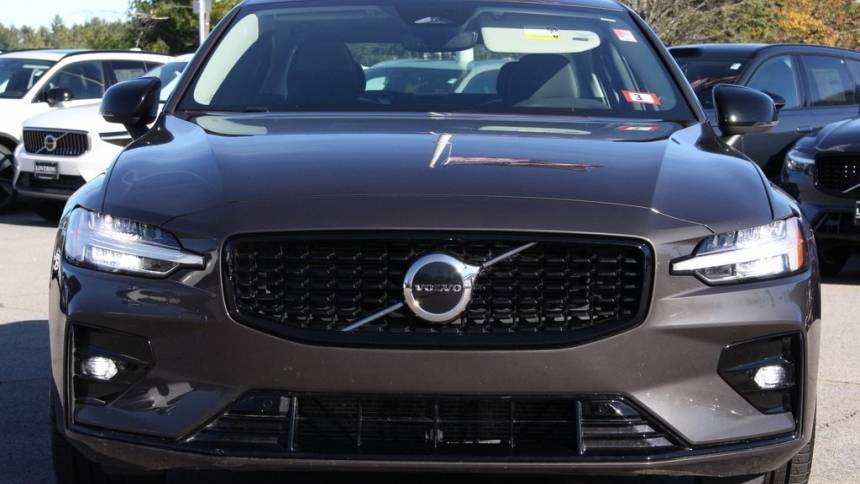 2024 volvo s60 b5 core dark theme