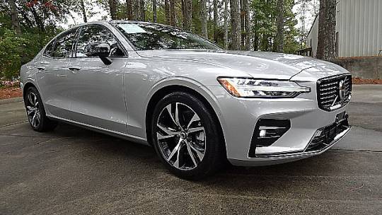 2024 volvo s60 b5 plus dark theme