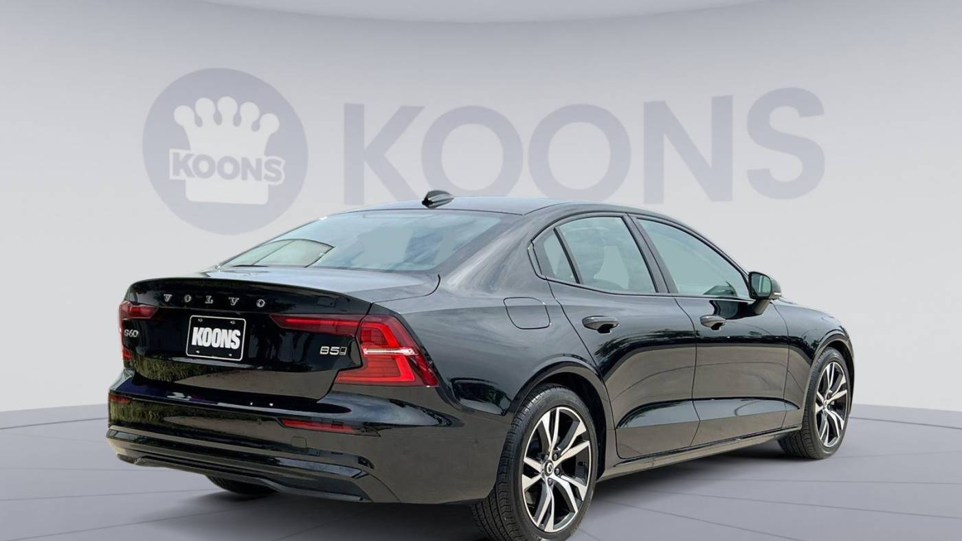 2024 volvo s60 b5 plus dark theme