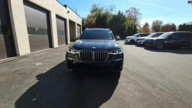 2022 bmw x7 m50i
