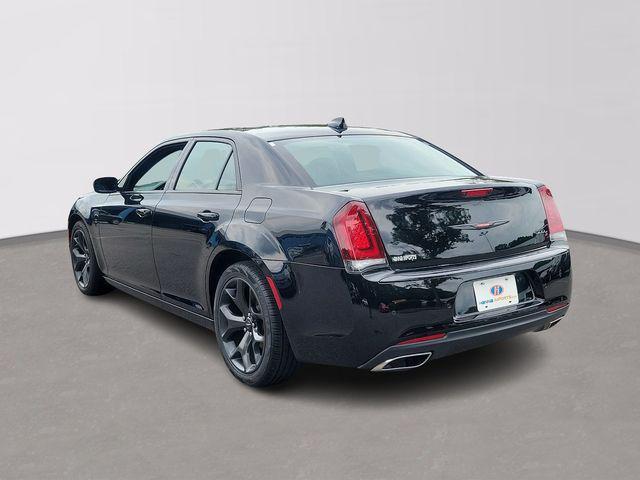 2022 chrysler 300 s