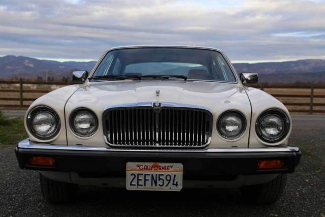 beautiful jaguar xj6, leather, low miles!