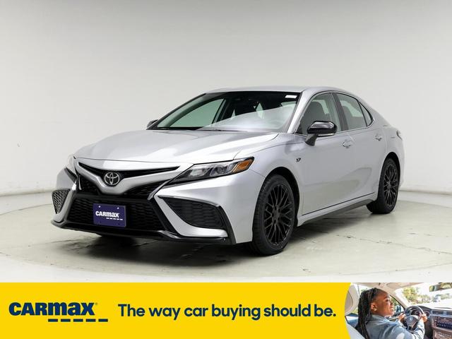 2022 toyota camry se