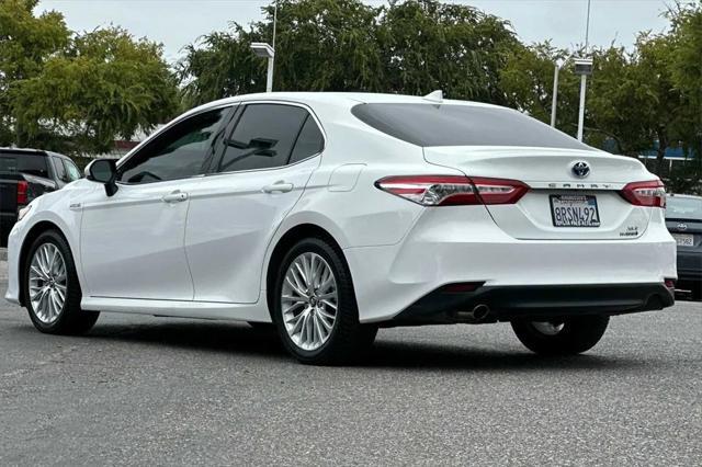 2020 toyota camry hybrid xle