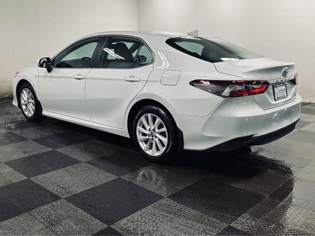 2022 toyota camry le