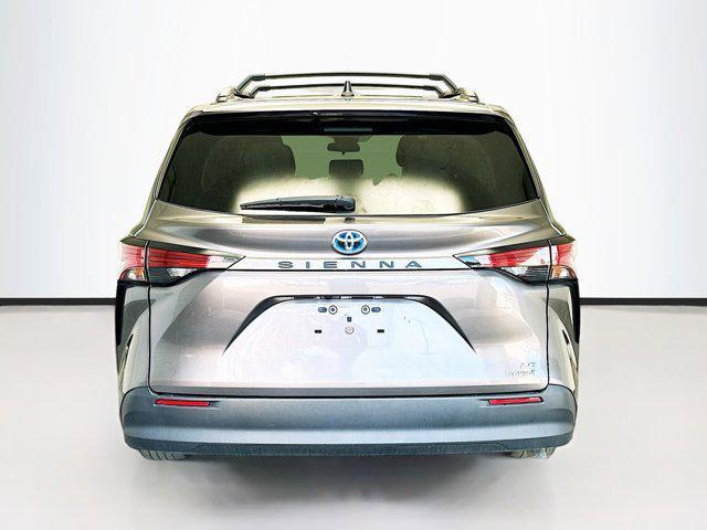 2021 toyota sienna le