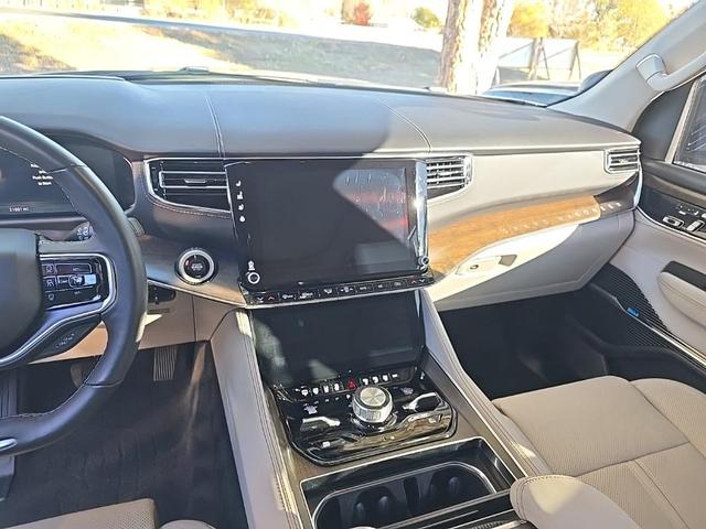 2023 jeep grand wagoneer base
